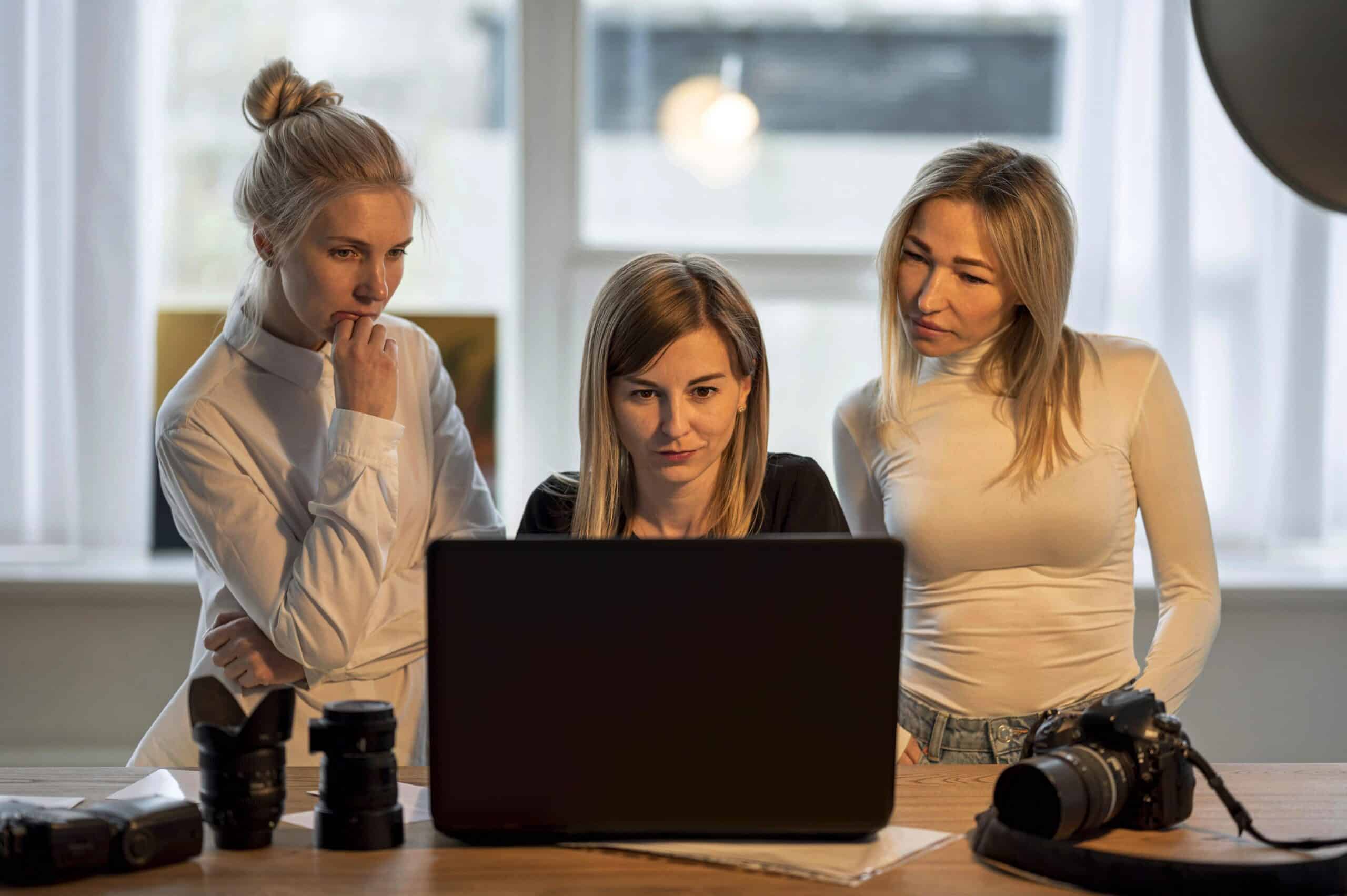 How Women Entrepreneurs Can Build a Strong Digital Business in 2026