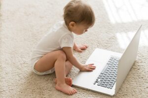 Screen time vs face time - how a baby's brain grows