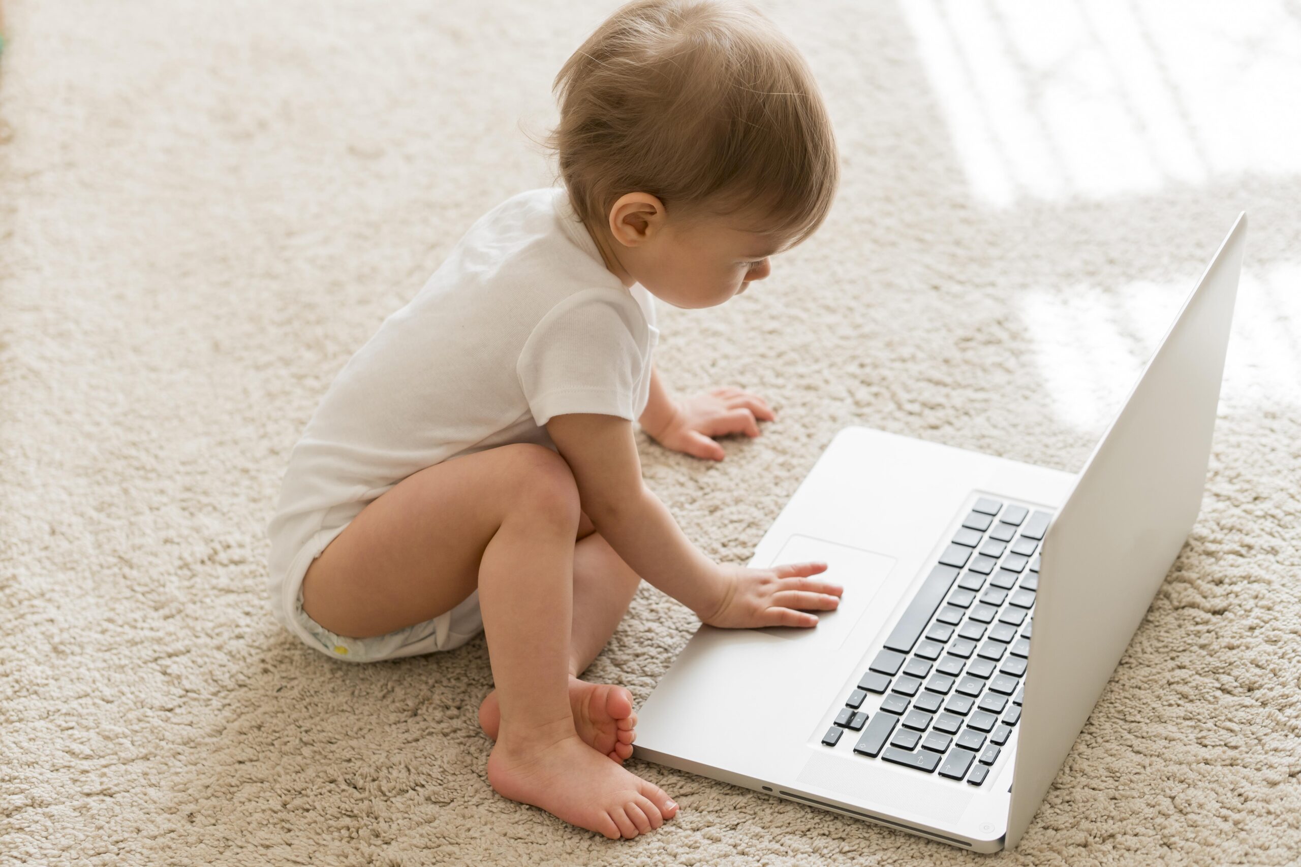 Screen time vs face time - how a baby's brain grows