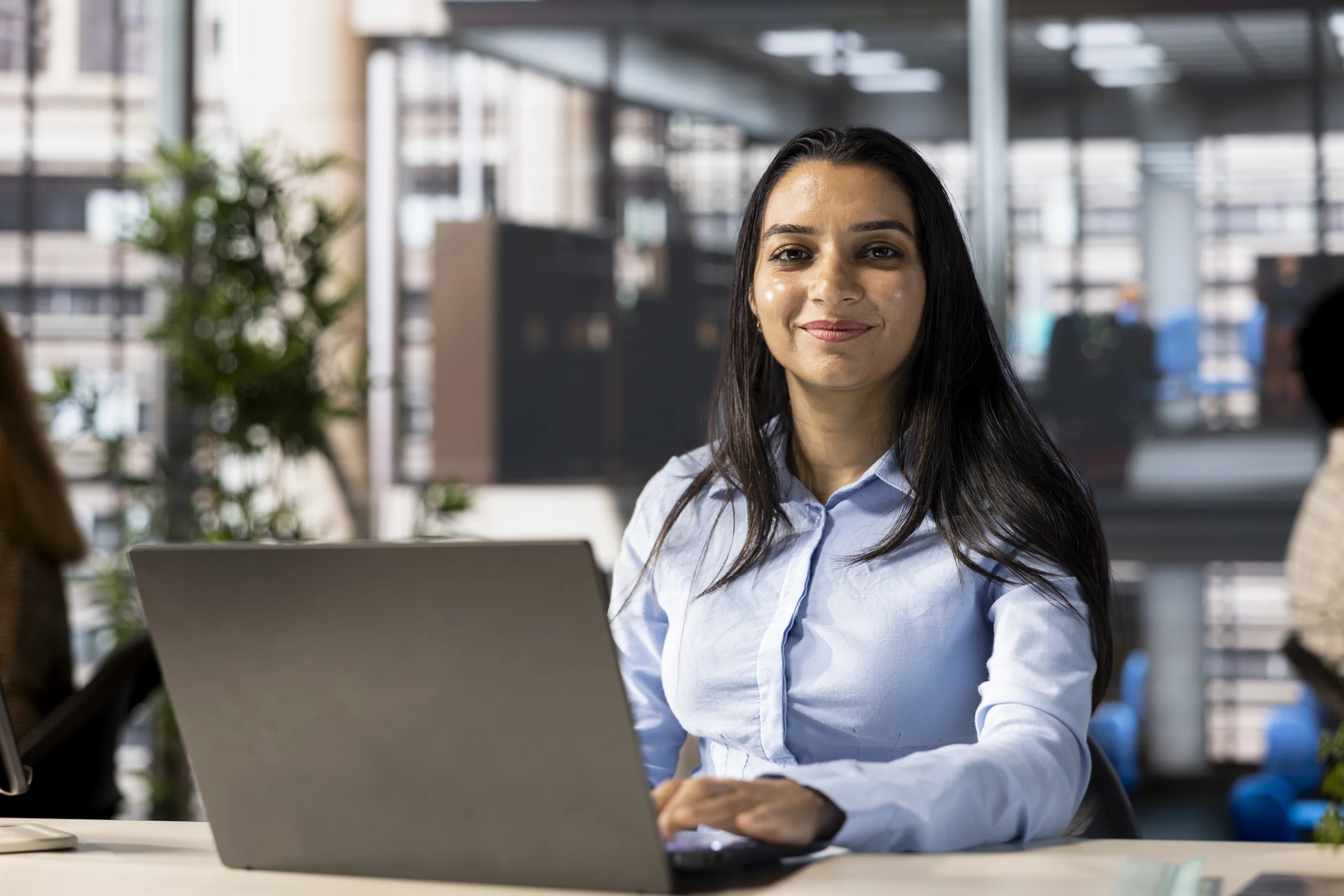 Women in AI | women uses the laptop