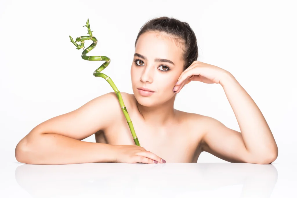 The “Less Is More” Look: How Ingredient Transparency Is Redefining Beauty in 2025