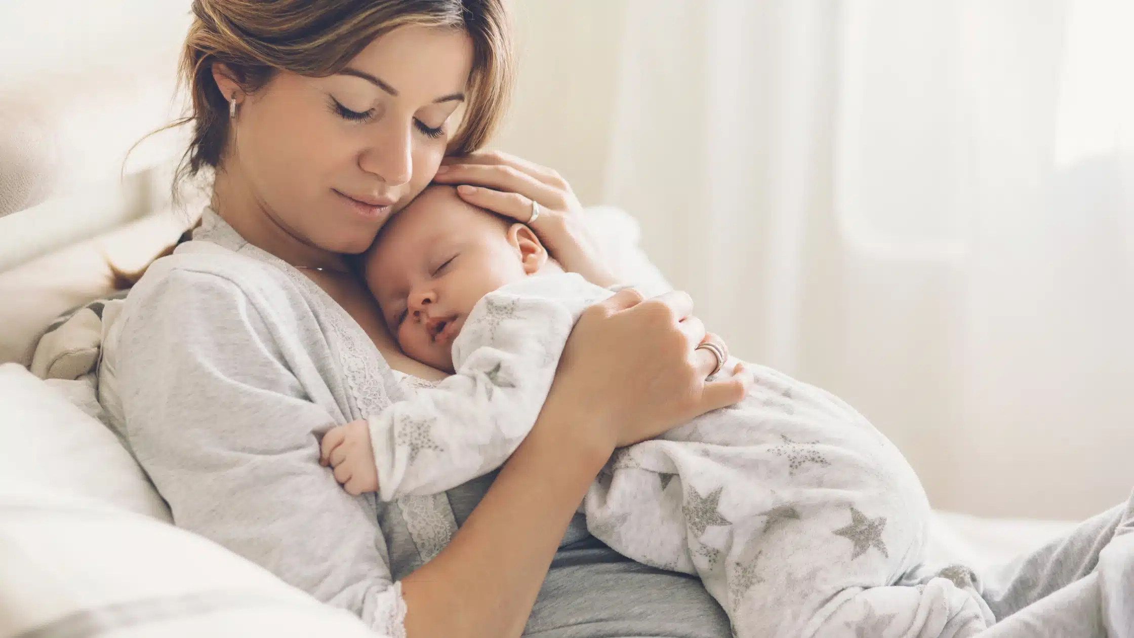 Monsoon baby sneezing, sleep and feeding — what to watch for and when to speak to a doctor